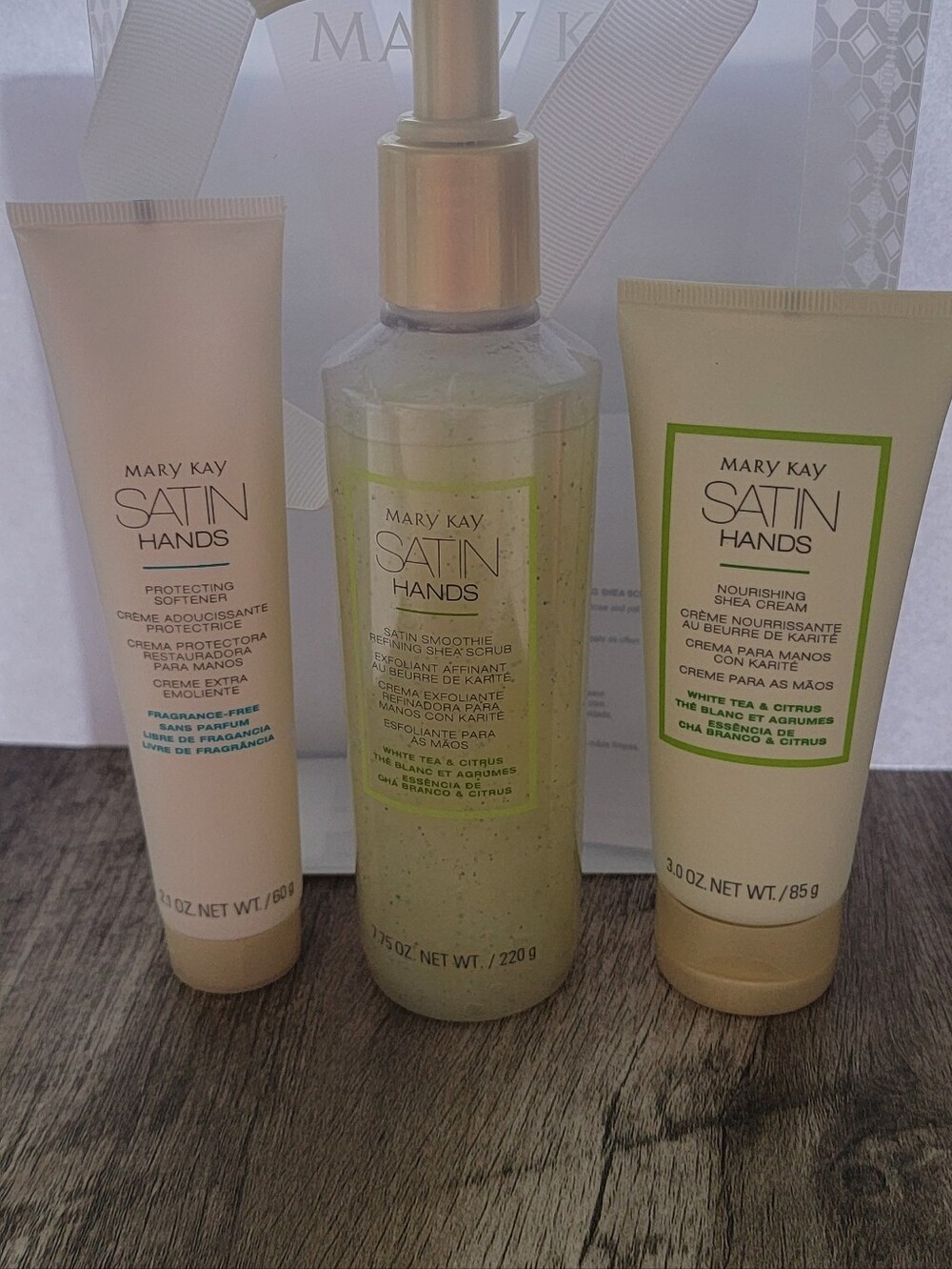 Mary Kay Satin Hands Trio in Cream and Light Green